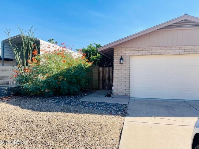 Building Photo - 5141 E Blanche Dr