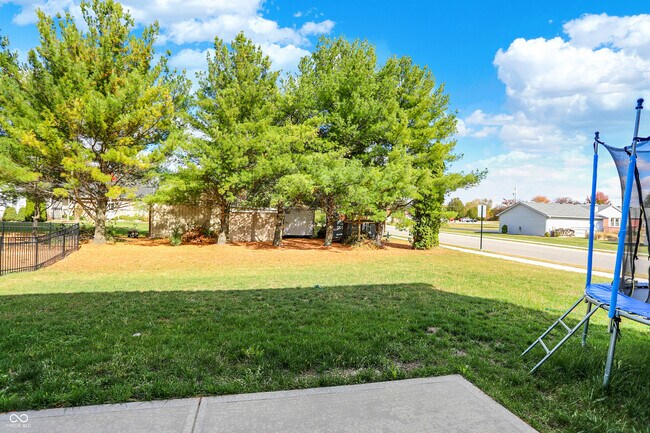 Building Photo - 910 Red Hls Ct