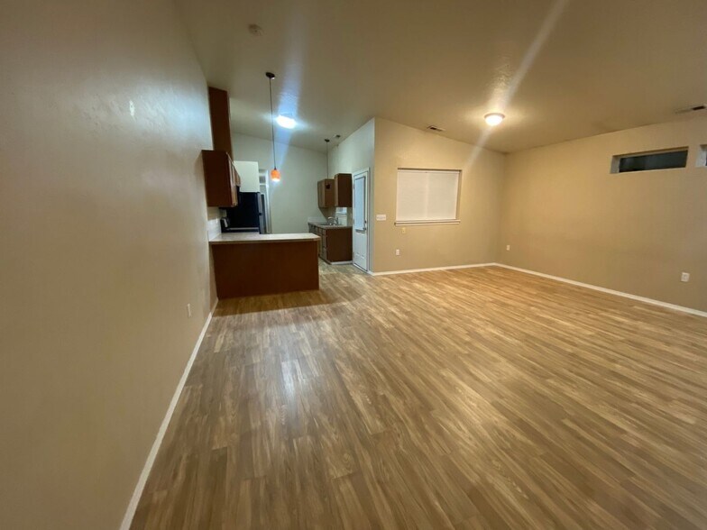 Building Photo - 310 S David St