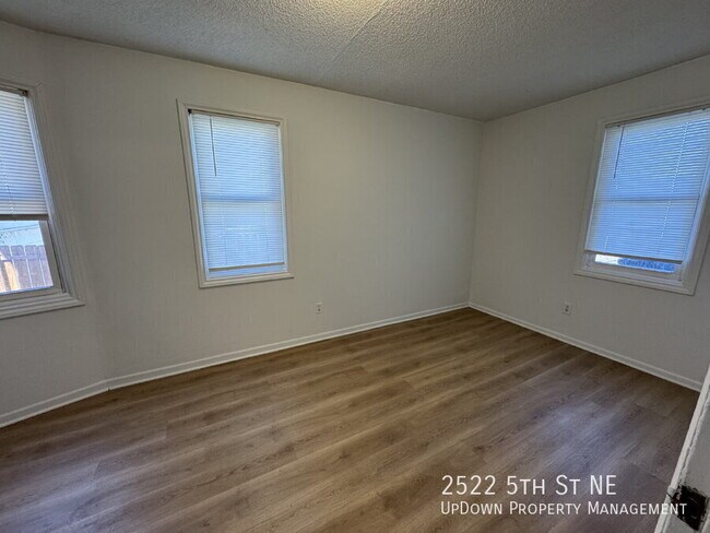 Building Photo - 2522 5th St NE