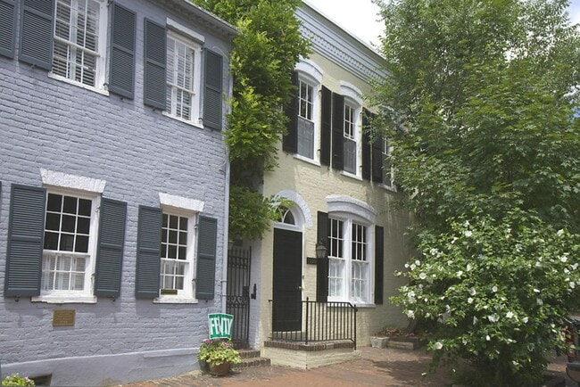Primary Photo - 1530 33rd St NW