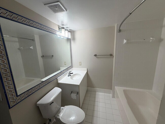 Building Photo - 165 NW 96th Terrace