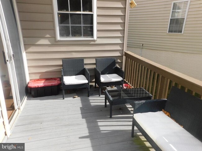 Building Photo - 337 Kirby St