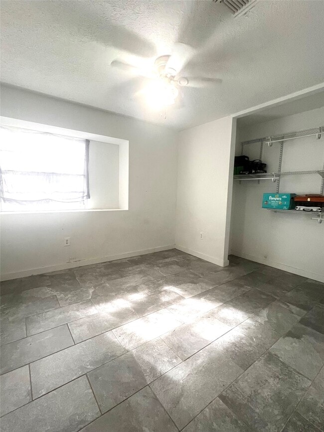 Building Photo - 10515 Sagewind Dr