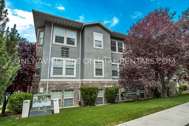 Building Photo - 455 Belmont Pl