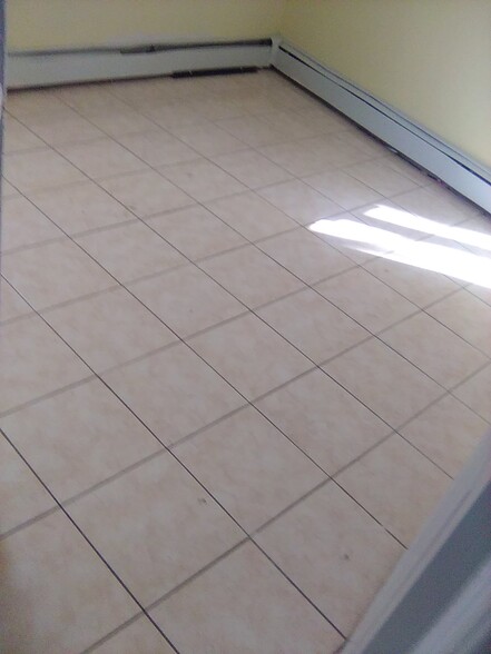 Building Photo - 92 Holly St