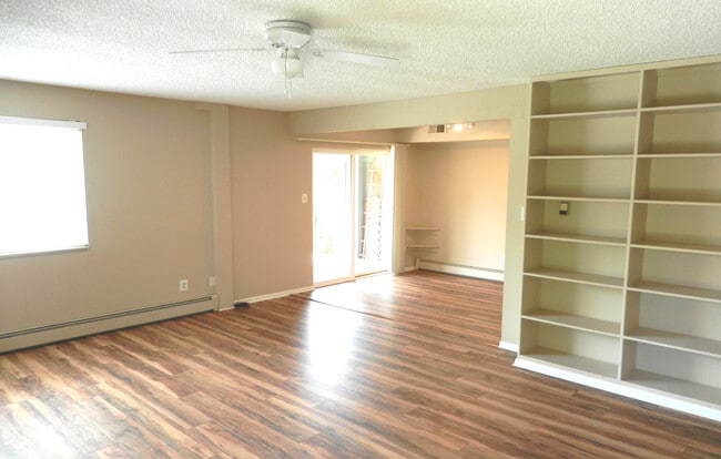 Building Photo - 4150 Monroe Dr