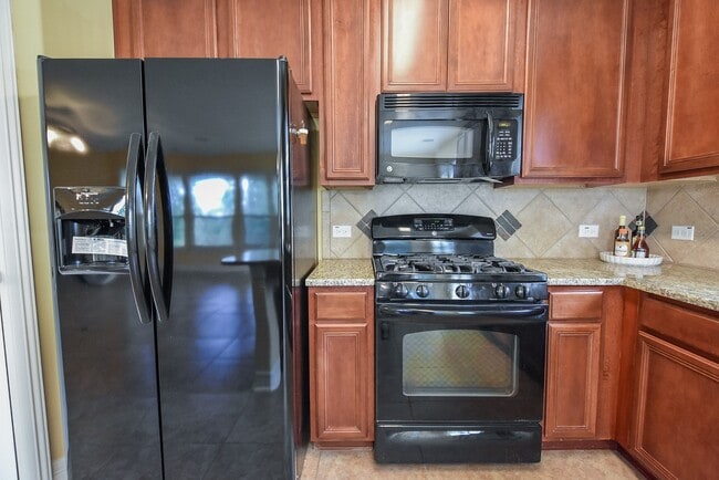 Building Photo - 25203 Oak Villa Dr