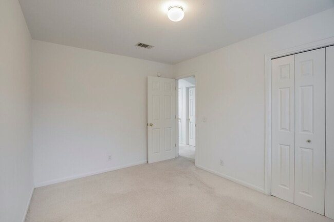 Building Photo - 10905 Sherry Lee Cove