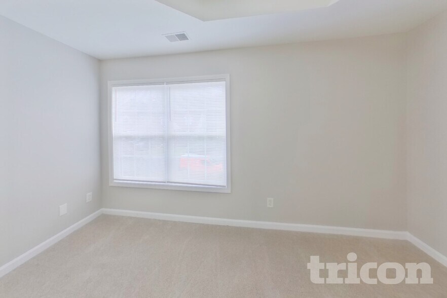 Building Photo - 229 Montclaire Cir