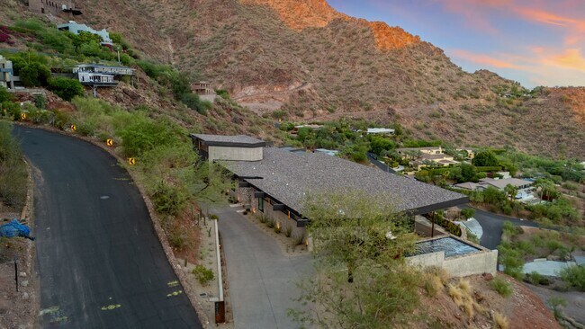 Building Photo - 4925 E Red Rock Dr