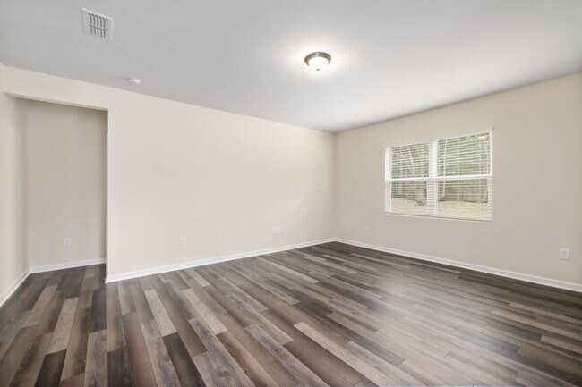 Building Photo - Available on July 10! One level ranch house with 4 bedroom in Raleigh