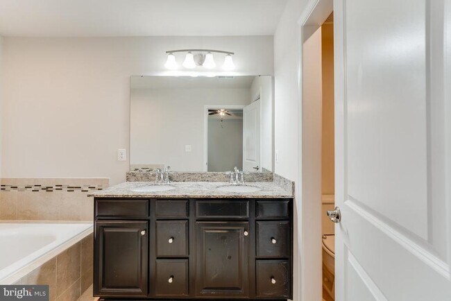 Building Photo - 9907 Cedarmass Cir