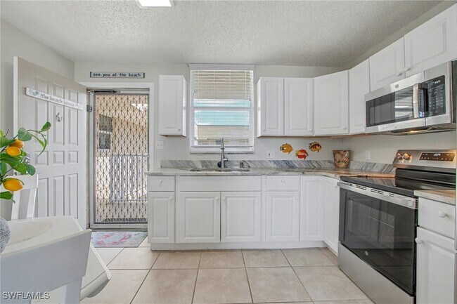 Building Photo - 5600 Bonita Beach Rd SW