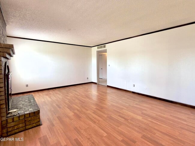 Building Photo - 3217 Funston Pl