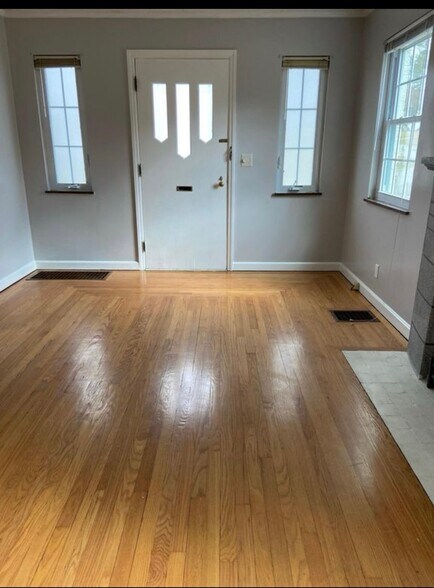 Building Photo - 123 Rosa Ave