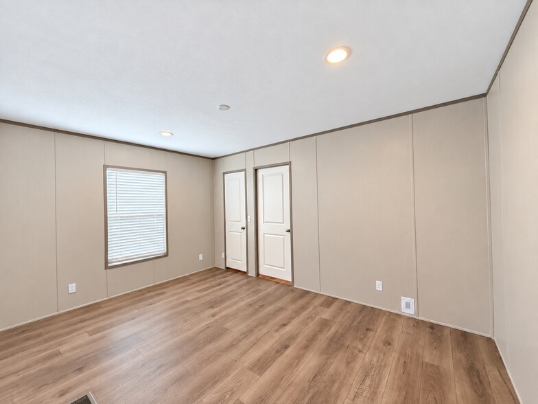 Building Photo - 108 Pine Cone Dr