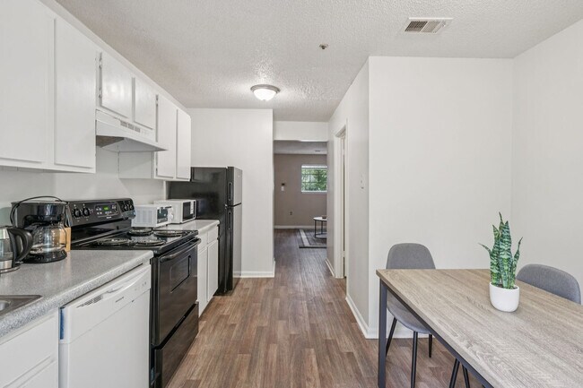 Building Photo - 730 Kenridge Pkwy