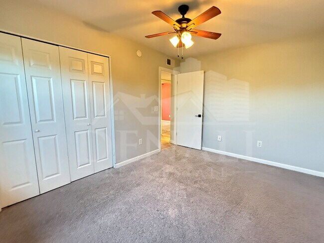 Building Photo - 3617 S Siesta Ln