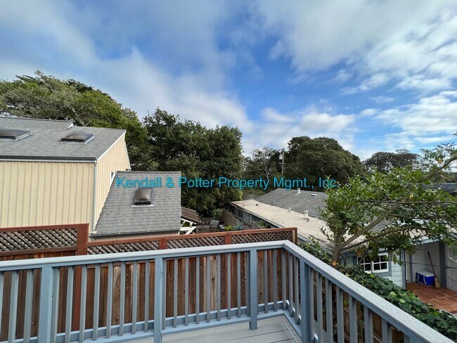 Building Photo - 360-370 10th Avenue