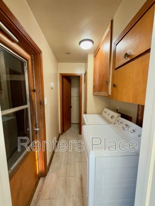 Building Photo - 431 S 109th E Ave