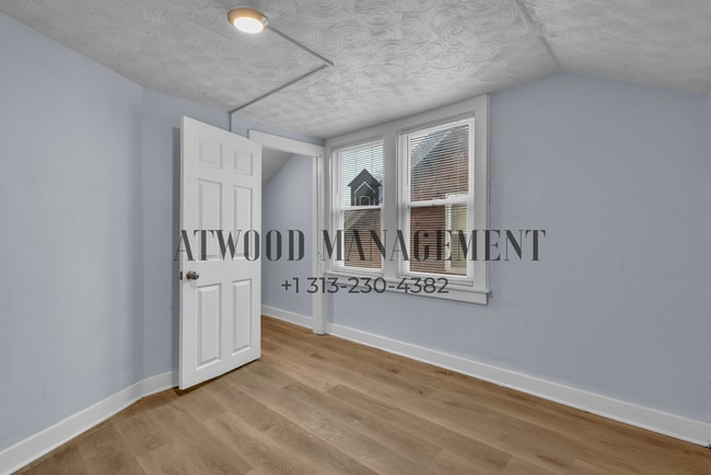 Building Photo - This beautifully updated 4-bedroom, 1-bath single-family home is ready for move-in!