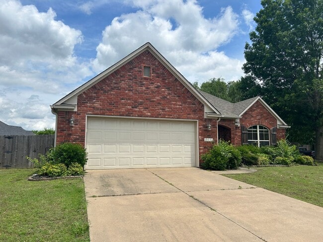 Building Photo - Stunning West Fayetteville Single Family Home