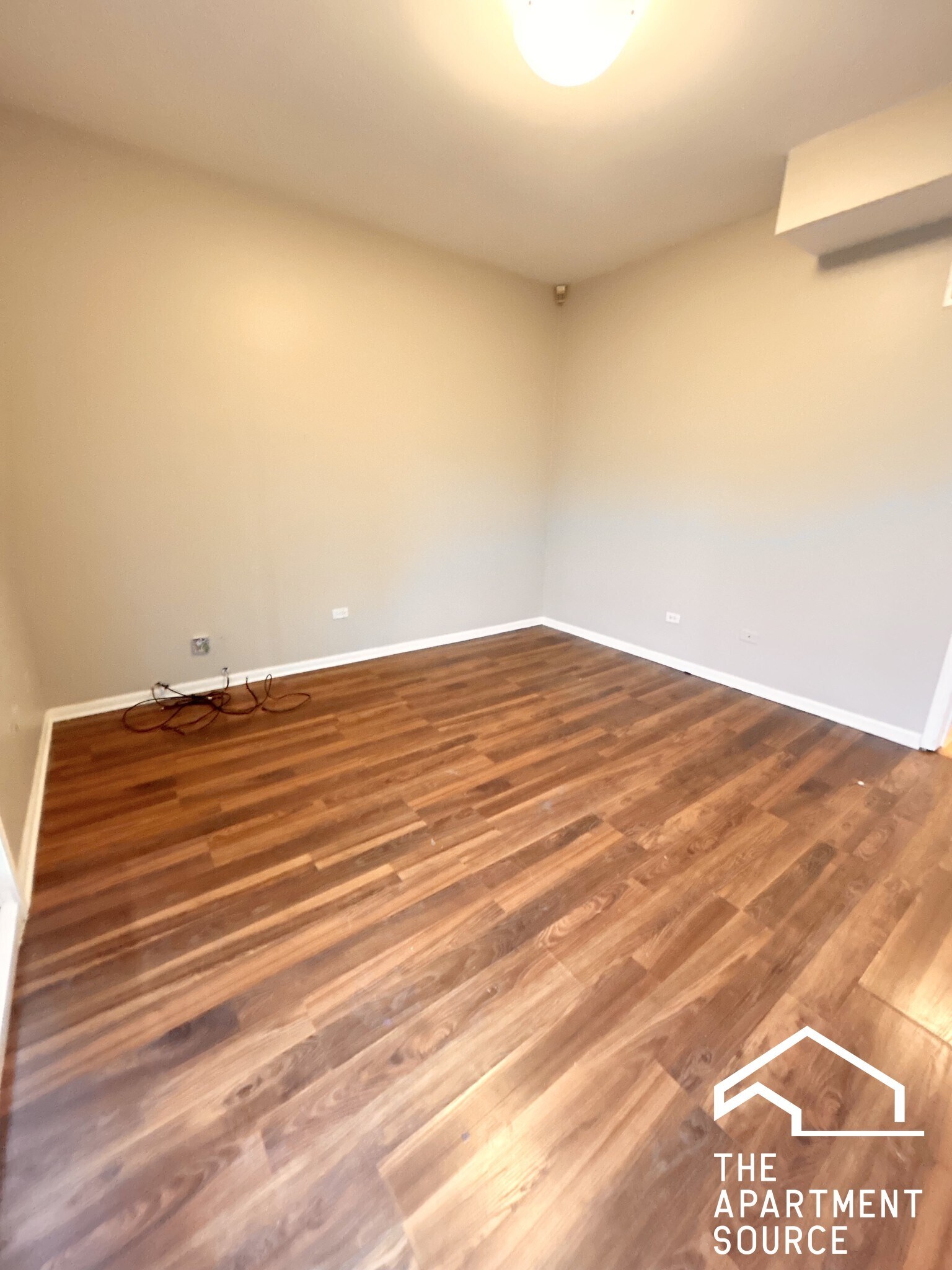 Building Photo - 842 N Wood St