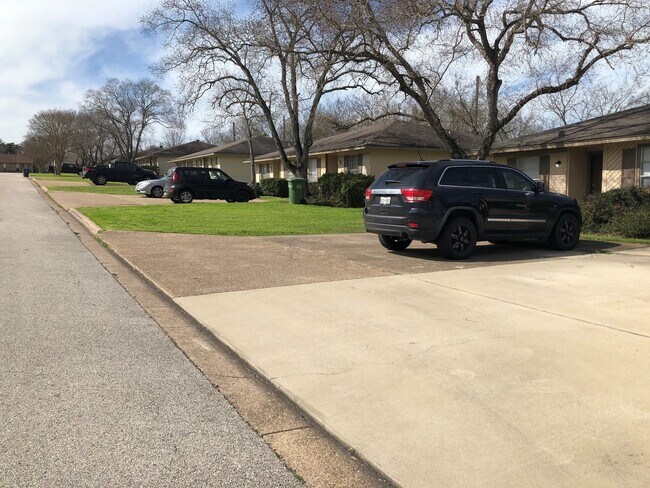 Building Photo - 3611 Mahan St