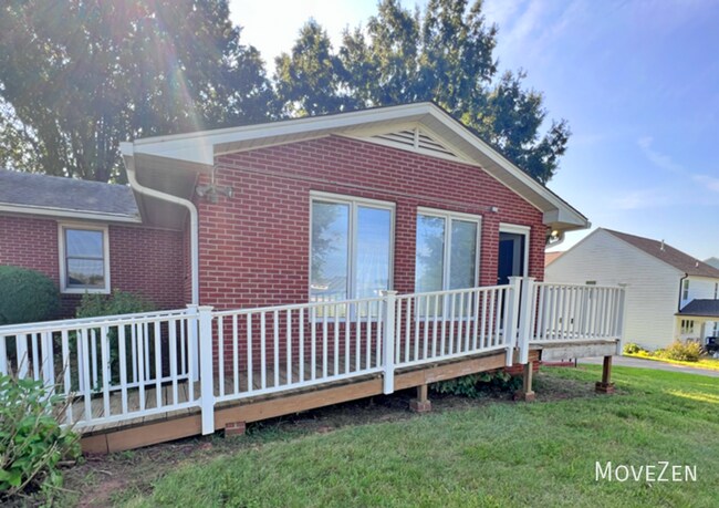 Building Photo - 654 Meadowlark Dr