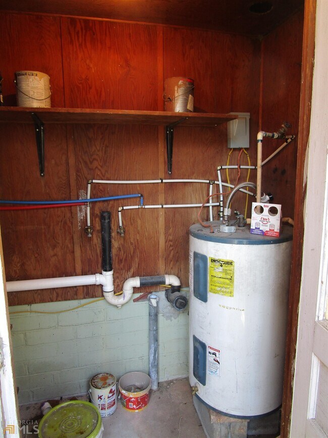 Building Photo - 1088 Radio Dr