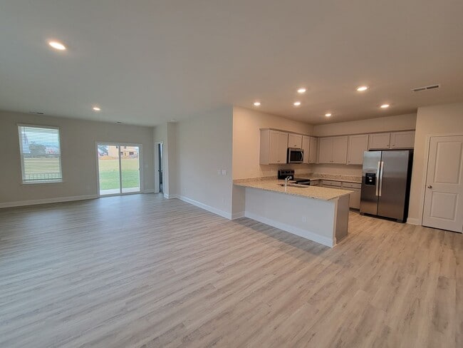 Building Photo - 15-17 Florence Sarah Ln