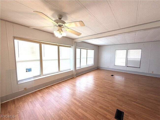 Building Photo - 106 Gaslight Ave