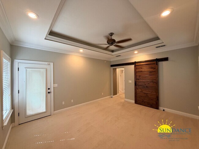 Building Photo - 213 Golf Course Dr