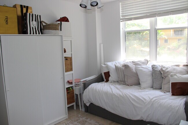 Building Photo - 1834 Brickell Ave