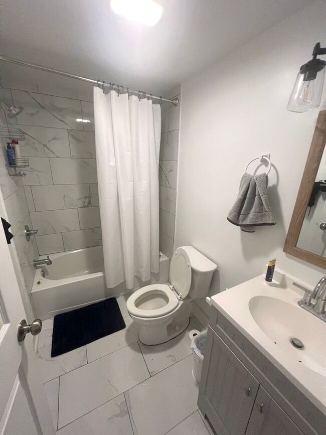 Building Photo - 2bd/1ba with New Appliances Near Campus Text 510-631-1171
