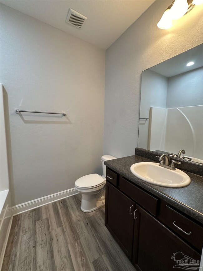 Building Photo - 422 N N St