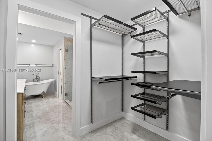 Building Photo - 6090 SW 63rd Ave