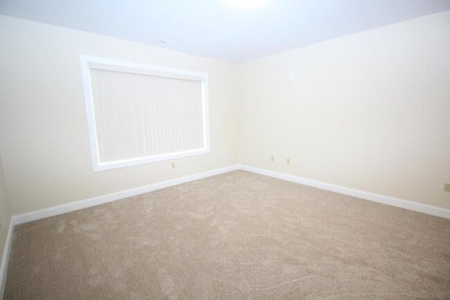 Building Photo - 1665 Kenton Rd