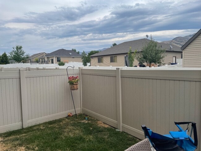 Building Photo - 714 S 150 E