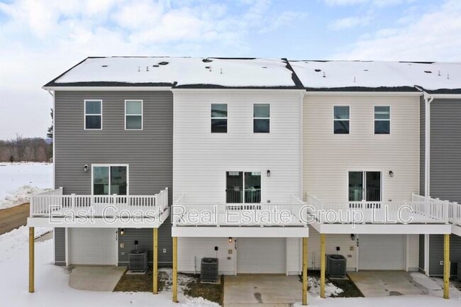 Building Photo - 413 Eclipse St