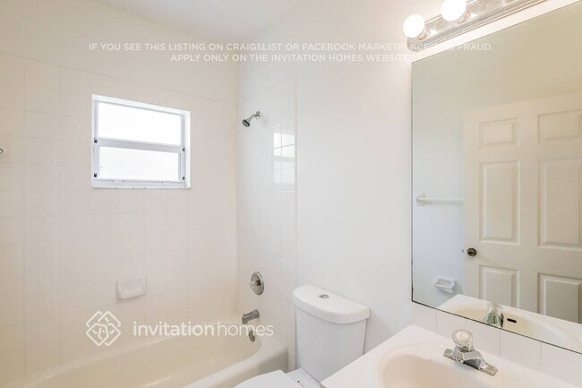 Building Photo - 14042 SW 155th Ct
