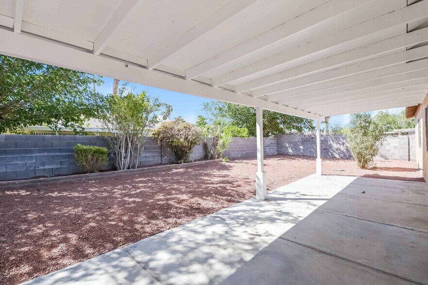Building Photo - 1555 Calabria Dr