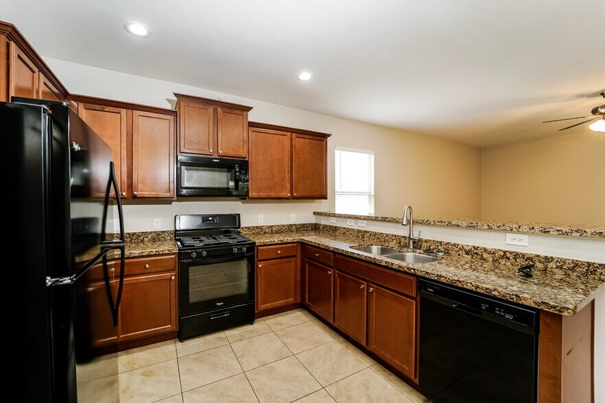 Building Photo - 8225 W Kittiwake Ln