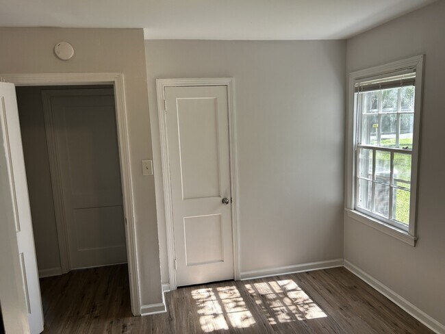 Building Photo - 611 9th St NW