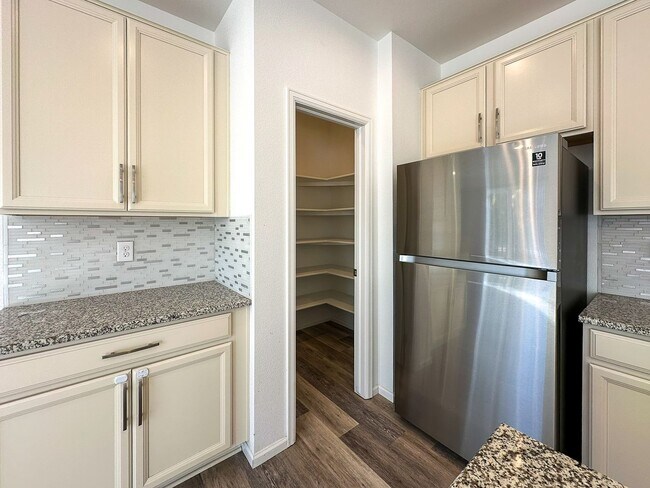 Building Photo - CORNER 3bd 2.5ba paired home in Trails Edge!