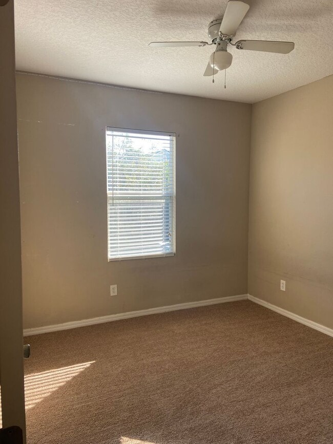 Building Photo - 628 Madina Cir