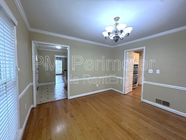 Building Photo - 5338 Roberts Dr