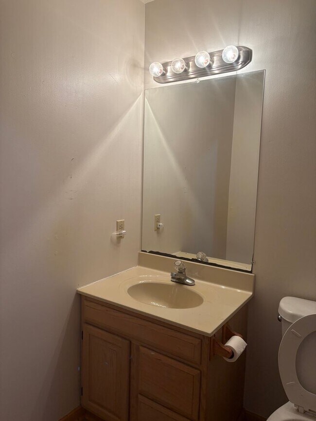 Building Photo - 3 Bedroom 2 Bath Home in Colington $2195/mo