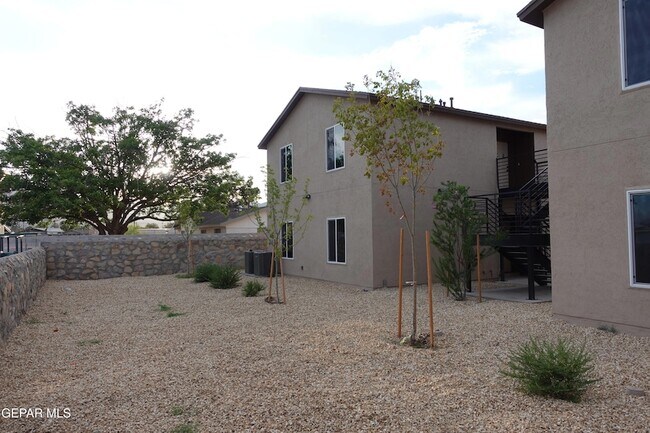 Building Photo - 6002 1/2 Pam McCall Drive Unit 3